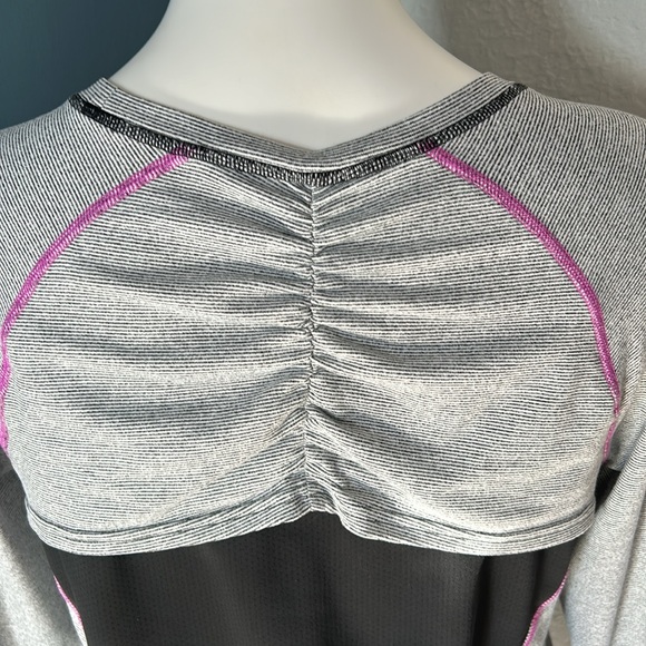 Lucy tech shirt with dashing stripes - Picture 3 of 8